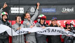 America’s Cup, Luna Rossa vince la prova femminile: le quattro ragazze che entrano nella storia e la dedica a Sirena