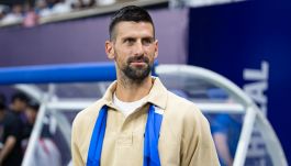 Djokovic prova a dimenticare la sconfitta con Sinner e va a tifare per l'Al-Hilal di Milinkovic-Savic e Mitrovic