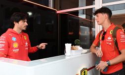 F1, Austin: Sainz fa il barman per Bearman, siparietto caffè al box Ferrari