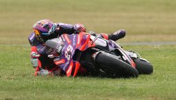 MotoGP Australia: paura Martin, per non tamponare Quartararo finisce a terra, cade pure Miller. Le immagini