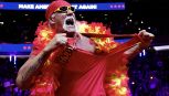 Hulk Hogan al comizio di Trump si strappa la maglia, come ai bei tempi: "Votatelo, qui vedo solo veri americani"