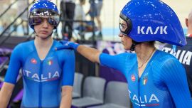 Mondiali Pista Ciclismo, delusione Italia: il quartetto maschile cade e va fuori, Fidanza quarta nello scratch