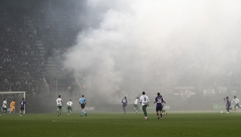 San Gallo-Fiorentina, moviola: inferno in Svizzera sugli spalti, un gol annullato e due concessi dal Var tra le proteste