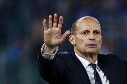 I tifosi del Milan vogliono Allegri: anche Juventus e Roma travolte dall'effetto social. Quanto pesa la tensione con Ibra?