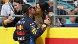 F1, Gp Austin: Verstappen, non solo Sting: il dolce bacio di Kelly Piquet in premio dopo la vittoria della Sprint