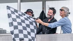 Keanu Reeves, il debutto da pilota a Indianapolis è un flop: nessuna magia al volante per l'eroe di Matrix