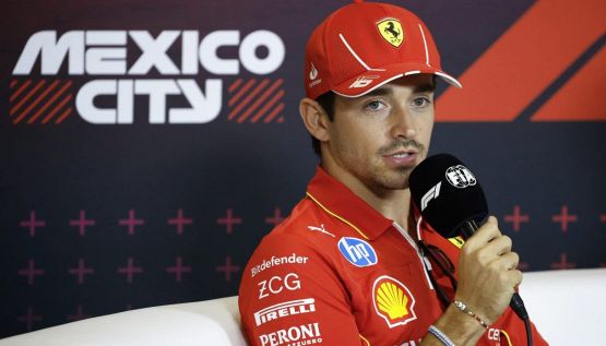 F1 Gp Messico, Leclerc al veleno contro Verstappen: "Al limite delle regole" e spinge la Ferrari per il Mondiale