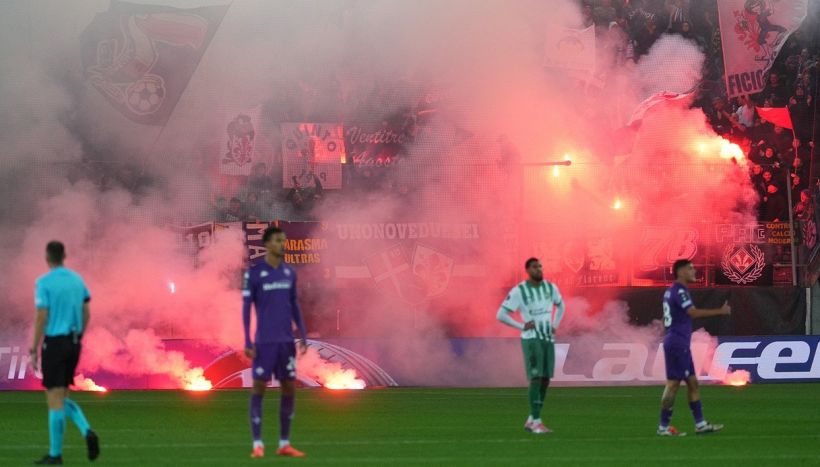 Pagelle San Gallo-Fiorentina 2-4: Ikoné show, Martinez Quarta si riscatta. Gara sospesa per fumogeni e petardi