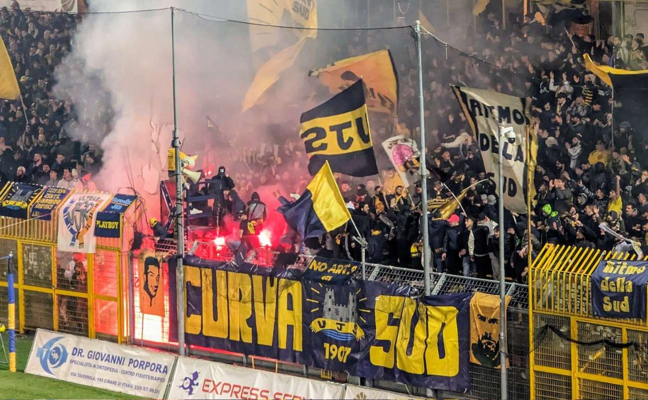 https://wips.plug.it/cips/sport.virgilio.it/cms/2024/10/tifosi-juve-stabia-sport-virgilio-it.jpg