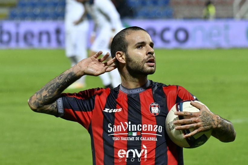 E' un altro Crotone con Longo: travolto il Latina, nella Spal esordio con gol di 17enne della Guinea