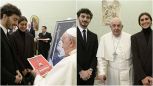 MotoGP, Bagnaia incontra Papa Francesco: tutta l'emozione di Pecco e Domizia Castagnini, la battuta del Pontefice