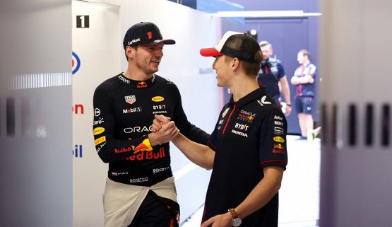 F1, Jos Verstappen "licenzia" Sergio Perez e incorona Lawson per Max. Il rimpianto di Wolff su Leclerc