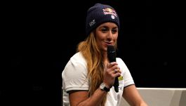 Sci, Sofia Goggia a Las Vegas per tifare Ferrari: “Torno a Beaver Creek”. Poi il retroscena con Lindsay Vonn a Copper