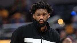NBA, Embiid aggredisce un giornalista negli spogliatoi: il momento no dei Sixers e il riferimento al fratello scomparso