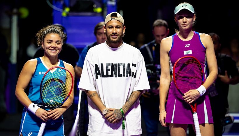 Wta Finals, Paolini supera Rybakina: prima da sogno per Jas davanti al “portafortuna” Neymar. Sabalenka batte Zheng