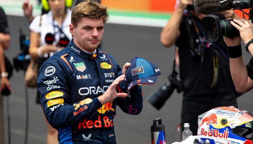 F1, Verstappen: "Stupidi idioti". Team radio al veleno di Max contro la FIA ad Abu Dhabi