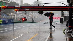 F1, piove a dirotto a Interlagos: l'acqua condizione le qualifiche, scenario uggioso in Brasile. Le foto