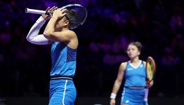 WTA Finals, Errani e Paolini si buttano via e salutano il torneo dei rammarichi: gesto folle di Sara nel finale