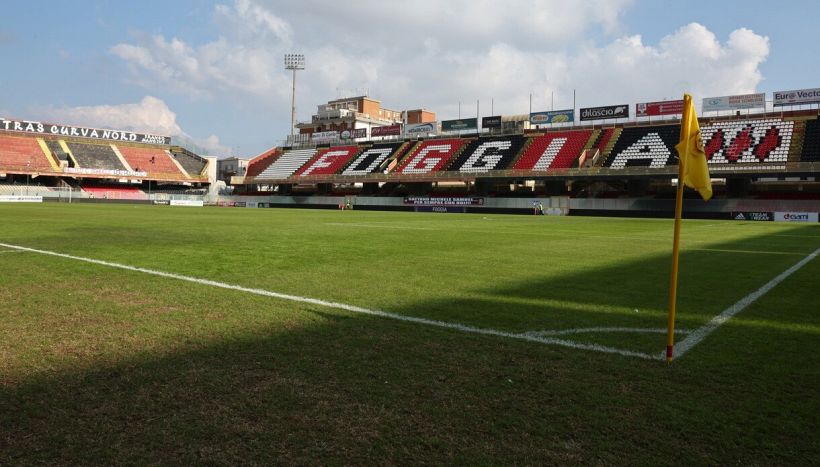 Foggia-Casertana, moviola: gesto da brividi dei tifosi, il miracolo al 90’