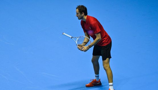 ATP Finals, si comincia col botto: Medvedev prima fa il giocoliere poi il distruttore. A Torino lo show con Fritz