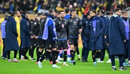 Romania-Kosovo sospesa per cori razzisti, scintille anche in campo: Rrahmani e compagni abbandonano il campo