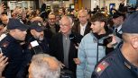 Roma, comincia il Ranieri tris: l’accoglienza dei tifosi a Fiumicino e spunta anche il tennista Flavio Cobolli