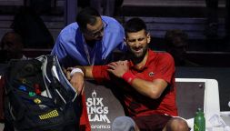 Djokovic, Courier fa una previsione sul ritiro: “Potrebbe avere un piede mezzo fuori”, poi il dubbio su Sinner e Alcaraz