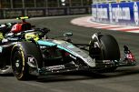 F1 GP Las Vegas libere: Hamilton stacca tutti e risponde alle critiche. Sainz 4° e Leclerc 5°, male Verstappen