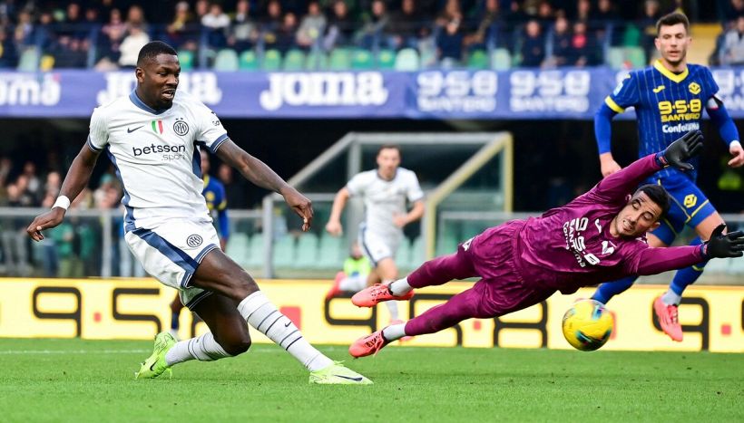 Verona-Inter, moviola: i fuorigioco sui gol di Thuram, il rosso risparmiato e i cartellini sparpagliati in campo