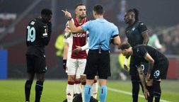 Ajax-Lazio, moviola: i dubbi sul gol e il rigore negato, arbitro severissimo