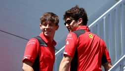 Fratelli Ferrari ad Abu Dhabi: Arthur con Charles Leclerc in FP1, Fuoco nei test. Vasseur si sbilancia