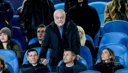 Lazio-Napoli, De Laurentiis dorme in tribuna: non un bello spot per la Coppa Italia e scoppia l'ironia social