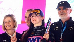 Briatore, altro successo: Abbi Pulling campionessa F1 Academy, Maya Wueg (Ferrari) a podio. Hamilton spettatore