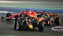 F1 GP Qatar pazzo: vince Verstappen il cannibale, Leclerc secondo tiene aperto il mondiale costruttori