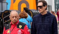 F1, Jordan al veleno contro Elkann: "Hamilton al posto di Sainz è un suicidio, ma a cosa pensava?"