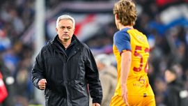 Bove, Mourinho telefona al padre. Dall'esordio al video ricordo alla Roma: il legame speciale tra Edo e José