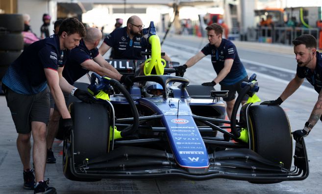 Sainz dal rosso Ferrari al blu Williams