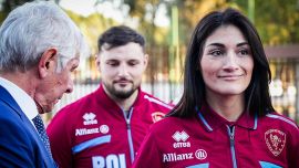 Angela Carini diventa modella e lancia una frecciata: “Gente composta da inutile rumore”. Messaggio a Irma Testa?