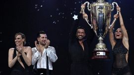 Ballando con le stelle, Guaccero beffa Pellegrini e Nargi: finale show, Federica bacia Giunta, che flop Buffon