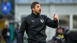 Serie B: Palermo sconfitto dal Catanzaro, è crisi totale. Anche Brescia e Salernitana contestate dai tifosi