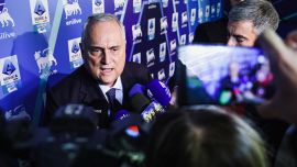 Lazio, Lotito la combina grossa: “I tifosi della Roma sono più legati alla squadra” e sui social si scatena il putiferio