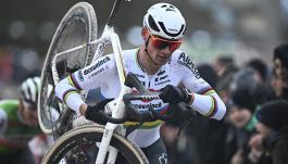 Ciclocross, van der Poel fa un altro sport: dopo Zonhoven domina anche a Mol. E pensa alla Tirreno-Adriatico