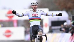 Ciclocross, a Gavere altro assolo di van der Poel. Da domani torna il confronto nel fango con Van Aert