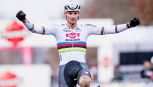 Ciclocross, van der Poel domina a Loenhout. Van Aert, ritorno sfortunato: cade due volte e chiude quarto