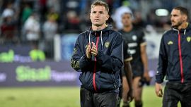 Jakub Jankto bacia il fidanzato sotto l'albero: la nuova sfida del mediano del Cagliari che ha infranto i tabù