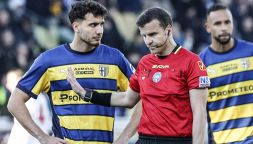 A Parma il Var corregge l'arbitro ma non poteva farlo, web in tilt: contro l'Inter non succede mai