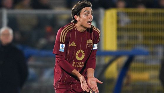 Roma, Dybala verso il Galatasaray: l'agente è già a Istanbul, sfiderà Mourinho con Osimhen, Mertens e Icardi