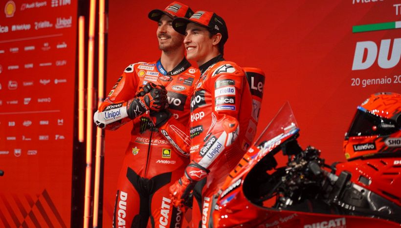 MotoGP, Bagnaia e Marquez cominciano la sfida in pista...ma sugli sci. E Marc dice: "Bella la famiglia Ducati"