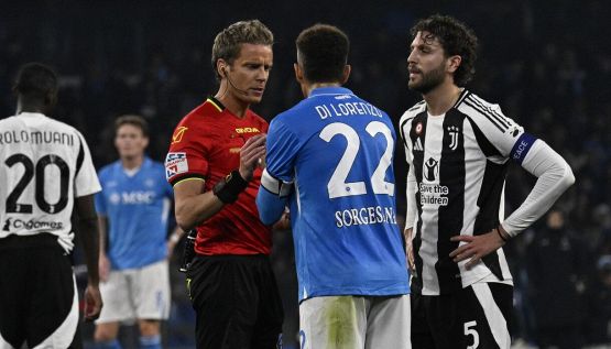 Napoli-Juventus, moviola: Chiffi fa infuriare il Maradona, gli errori dell'arbitro