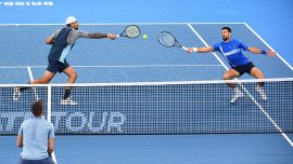 Kyrgios e Djokovic ko. in doppio a Brisbane e Nick lancia l'allarme: 'Il polso non va'. Melbourne a rischio?